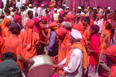 Jotiba adına yapılan festivalde Jotibacha nave chang bhala Jotiba tapınağında, Wadi, Ratnagiri, İlçe Kolhapur, Maharashtra, Hindistan 