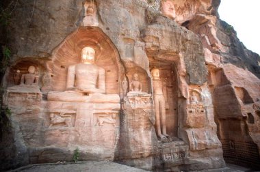 Jain tirthankaras heykeli Gwalior kalesinde, Madhya Pradesh, Hindistan