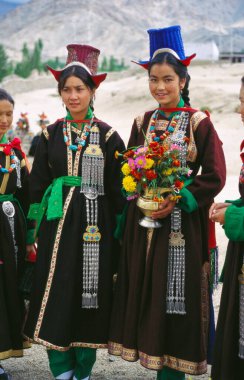 Ladakh festivali, Tibetli kadınlar geleneksel kostümlü, leh, ladakh, jammu ve kaşmir, Hindistan