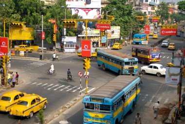 Deshupriya park sinyalinde trafik, Kalküta, Batı Bengal, Hindistan 