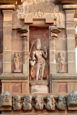 Brihadishvara tapınağının dış duvarındaki Rishaba Ardhanari heykeli 10. yüzyıl Chola tapınağı UNESCO Dünya Mirası, Thanjavur, Tamil Nadu, Hindistan 