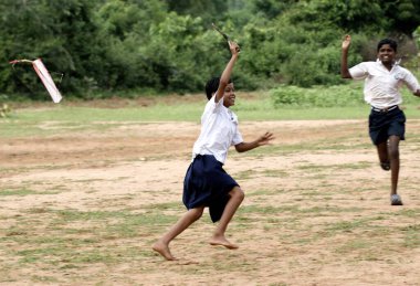 Kırsal çocuklar oynuyor, Ngo Patang, Sambalpur, Orissa, Hindistan 