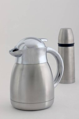 Paslanmaz çelik sürahi ve termos matarası, Hindistan. 