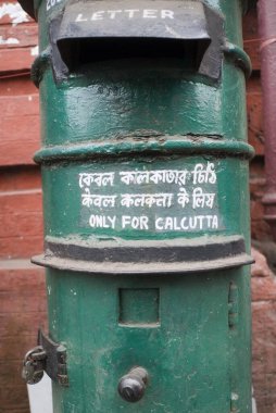 Writers Building 'deki posta kutusu; Kolkata; Batı Bengal; Hindistan