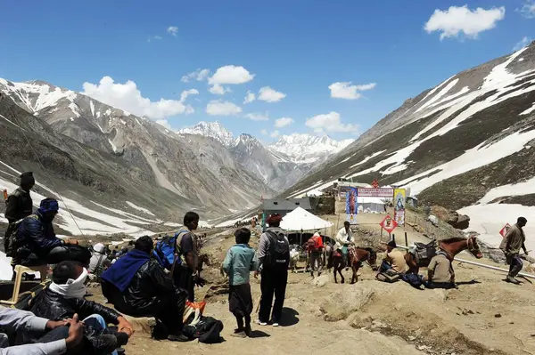 Stock image pilgrim pabibal to panchtarni, Jammu Kashmir, India, Asia 