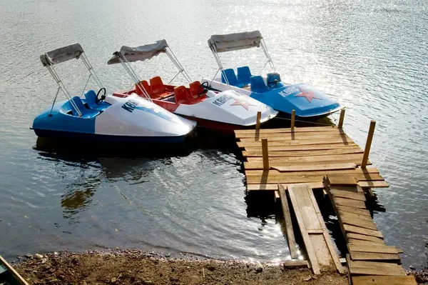 Gölde tekneler; Kodaikanal; Tamilnadu; Hindistan