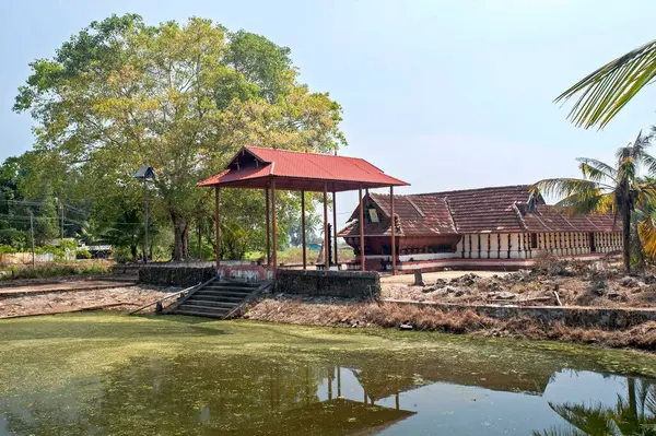 Karumadi Kavil Tapınağı, Alappuzha, Kerala, Hindistan, Asya 