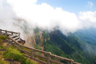 Yedi kız kardeşin düştüğü yeşil vadi manzarası, Cherrapunji, Shillong, Meghalaya, Hindistan