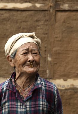 Taşralı yaşlı kadın, Pastanga, Sikkim, Hindistan 
