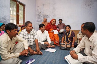 Kadın sarpanç, Çin Kırsal Kalkınma Örgütü CORD, Sidthe, Himachal Pradesh, Hindistan 'ın Chinmaya Örgütü tarafından başlatılan ekonomik girişim sosyopatla güven içinde bir toplantı düzenledi.    