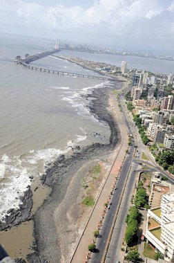 Mumbai Maharashtra Hindistan 'daki Worli deniz manzarası.