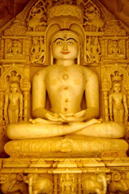 Jain Tapınağı Lordu Mahavir beyaz mermer taş putu Jaisalmer Rajasthan Hindistan
