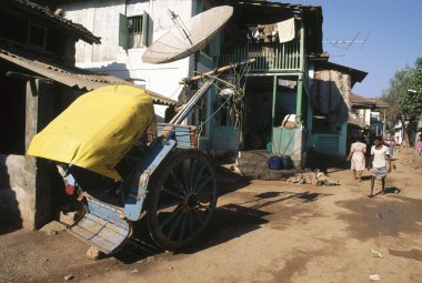 Gorai bölgesinde çanak anten, Bombay Mumbai, Maharashtra, Hindistan 