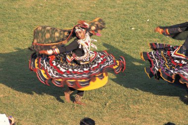 Halk dansı yapan kadın, Rajasthan, Hindistan, Asya 