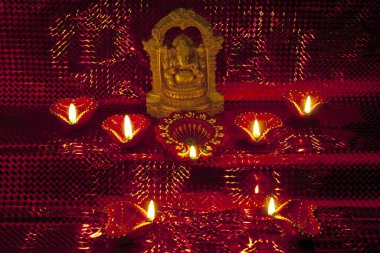 Mumbai Maharashtra Hindistan Asya Festivali 'nde toprak lambalı Ganpati putu.