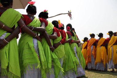 İnsanlar kabile dansı, Birbhum, Batı Bengal, Hindistan, Asya 