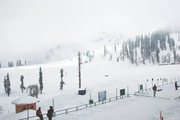 stock image Tourist crowd at Kongdoor 10050, Gulmarg, Jammu & Kashmir, India