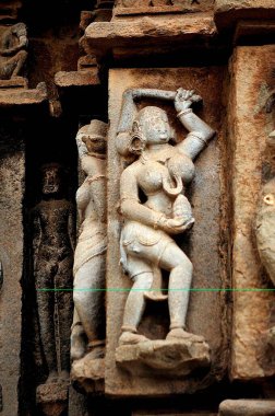 Phaltan, Satara, Maharashtra, Hindistan, Asya 'daki Jabreshwar Mahadev Shiva tapınağında heykel.