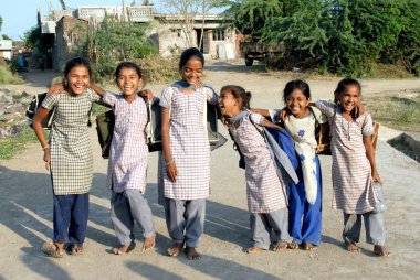 Genç kızlar, Amreli, Gujarat, Hindistan  