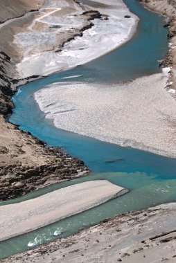 İndus ve Zanskar nehirleri; Nimu; Leh; Ladakh; Jammu ve Kashmir; Hindistan 9-Nisan-2008