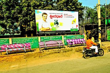 Pavement mobilya dükkanı, Hubli, Dharwad, Karnataka, Hindistan, Asya