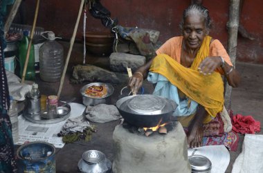 Kadın yemekleri, Mullick ghat, Kolkata, Batı Bengal, Hindistan, Asya