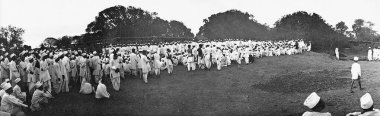 21 Mayıs 1930 'da Hindistan, Gujarat' taki bir tuz deposuna yapılan toplu baskın. 