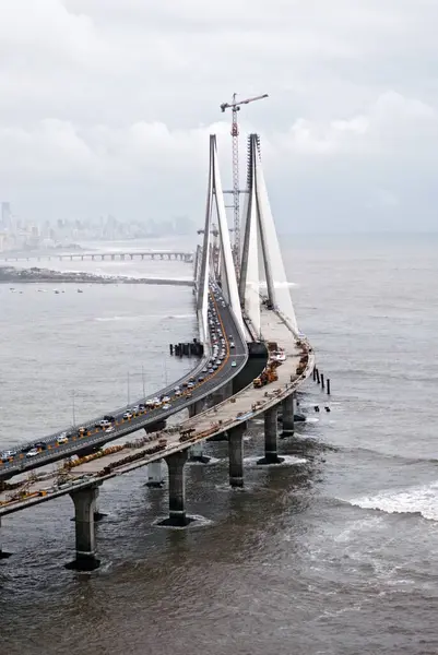 Bandra Worli 'nin açılış günü bilinen Rajiv Gandhi deniz bağlantısı; Bombay Mumbai; Maharashtra; 1-Temmuz-2009