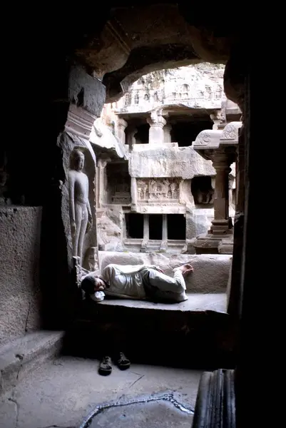 stock image Tourist taking rest in Ellora caves ; Aurangabad ; Maharashtra ; India