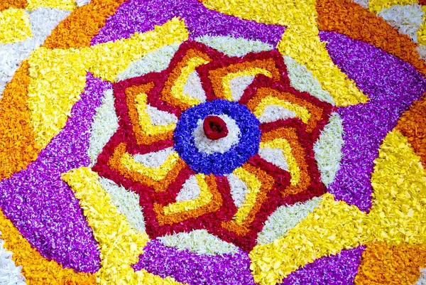 Onam festivali için çiçek süsleme, kerala, Hindistan 