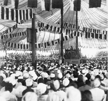 Mahatma Gandhi, 20 Aralık 1924 'te Belçika Konferansı' nın açılış oturumunda başkanlık konuşmasını yapacak. 