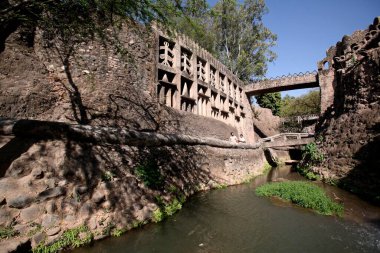 1957 'de Nek Chand tarafından Chandigarh Union Bölgesi' nde başlatılan bir kaya bahçesi.