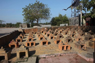 Jamnagar Gujarat Hindistan 'daki Hathla' daki Şani tapınağı.