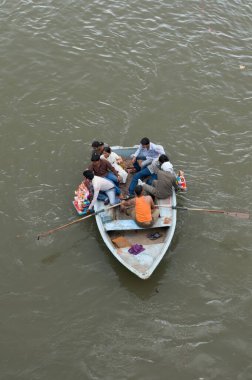 Lord Ganesh 'in İdolleri Pune Maharashtra nehrine battı Hindistan Asya Eylül 2011 