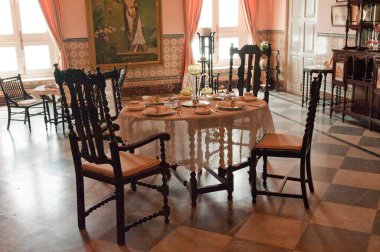 Jaivilas Sarayı, Gwalior, Madhya Pradesh, Hindistan 'daki scindia müzesinde yemek odası. 