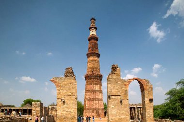 Qutab Minar kompleksi, Delhi, India