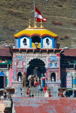 Uttarakhand Hindistan 'daki Badrinath Tapınağı 