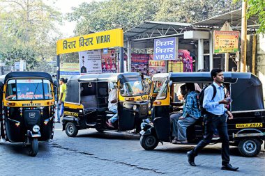 Virar Tren İstasyonu girişi, Mumbai, Maharashtra, Hindistan, Asya 