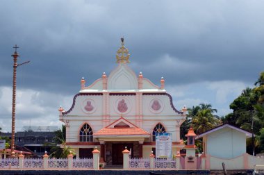 St. Joseph Kilisesi Nedumudy Alleppey Kerala Hindistan Asya 'nın arka sularında 