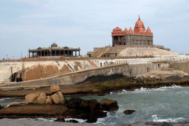 Swami Vivekananda anısına 1892 'de Kanyakumari, Tamil Nadu, Hindistan' da meditasyon yapılmıştır.