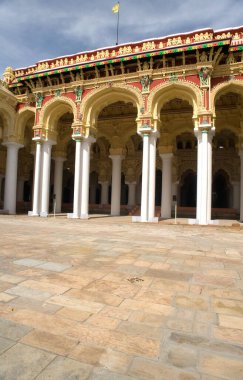 Row of columns and arches of thirumalai nayak palace , Madurai , Tamil Nadu , India clipart