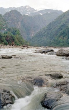 Teesta Nehri ve gökyüzü, Sikkim, Hindistan