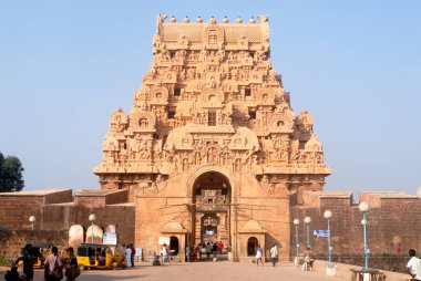 Lord Shiva, UNESCO Dünya Mirası Alanı, Thanjavur, Tamil Nadu, Hindistan 'a adanmış Brihadeswarar tapınağı Kerelanthagan Gopuram' ı zenginleştirdi. 