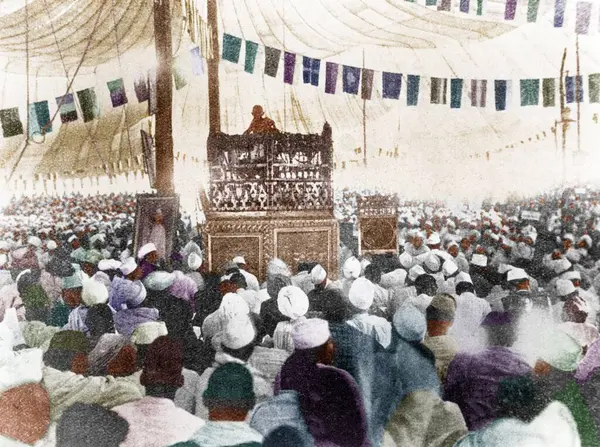 Mahatma Gandhi, 23 Aralık 1924 Belgaum Kongresi 'nde konuşuyor.  