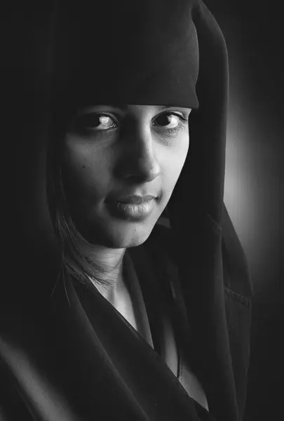 stock image Girl in black gown ; Jodhpur ; Rajasthan ; India 