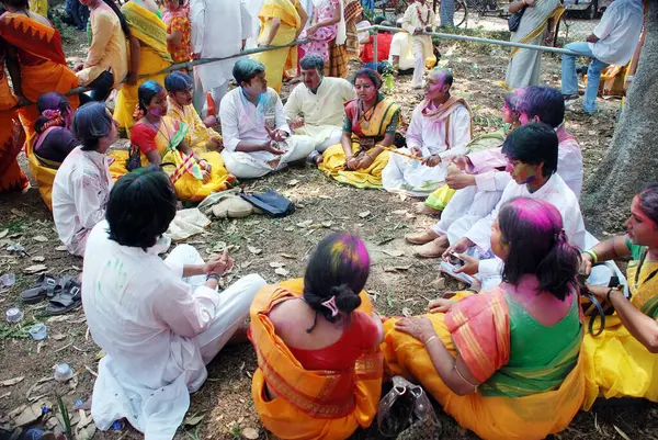 Stock image People celebrating Holi festival at Shantinekatan, Calcutta, West Bengal, India.