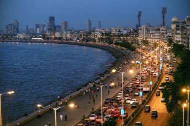 Marine Drive 'da Queens Kolye Akşam Manzarası Bombay şimdi Mumbai Maharashtra, Hindistan 