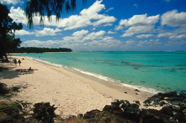 Mauritius 'un Flic-en-Flac plajının manzarası. 