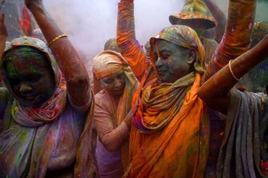 Dullar Holi festivalini, Gopinath tapınağını, Uttar Pradesh 'i, Hindistan' ı, Asya 'yı kutluyor. 