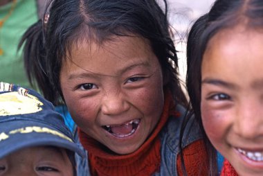 Kızlar, Khalsti, Ladakh, Jammu ve Kashmir, Hindistan 9 Nisan 2008  